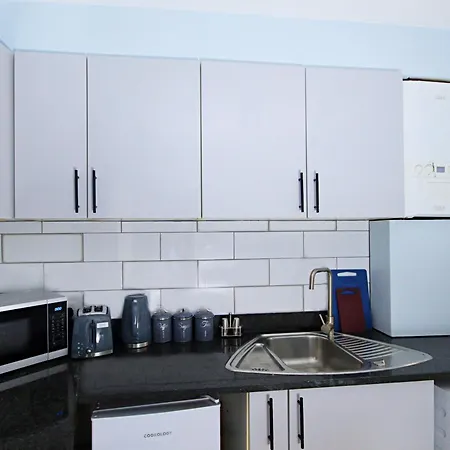 Rayan Heights Cosy 1 Bedroom Flat Sleeps 2 Perfect For Contractors Tourists Families - Free Parking Лондон Экстерьер фото