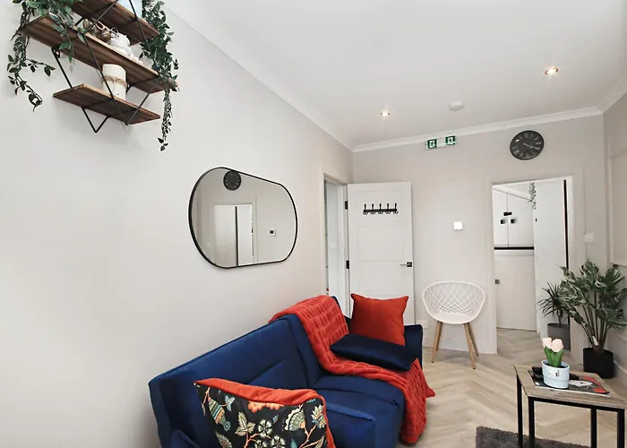 Rayan Heights Cosy 1 Bedroom Flat Sleeps 2 Perfect For Contractors Tourists Families - Free Parking