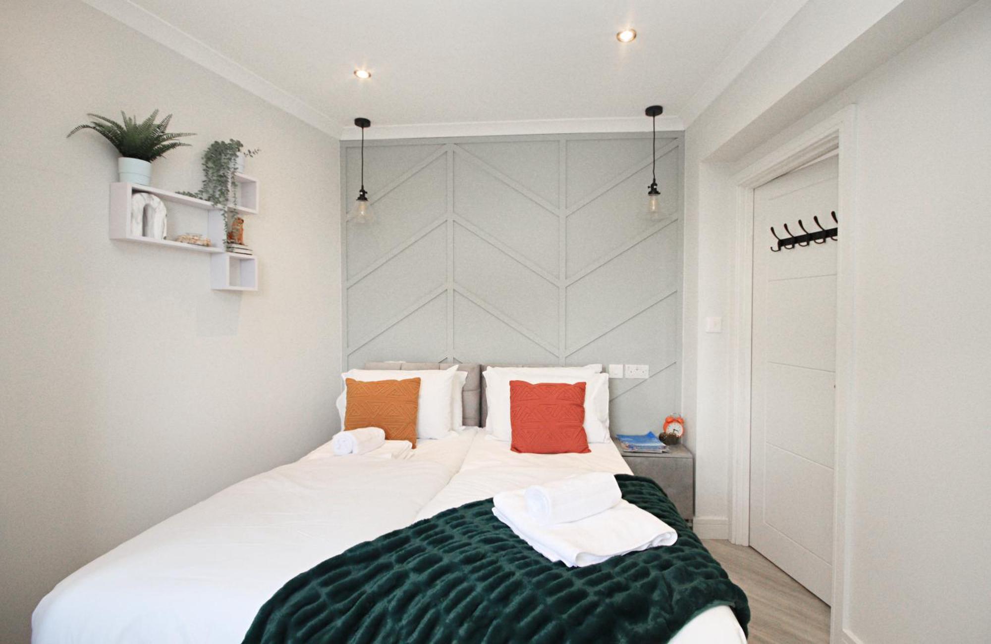 Rayan Heights Cosy 1 Bedroom Flat Sleeps 2 Perfect For Contractors Tourists Families - Free Parking * Лондон