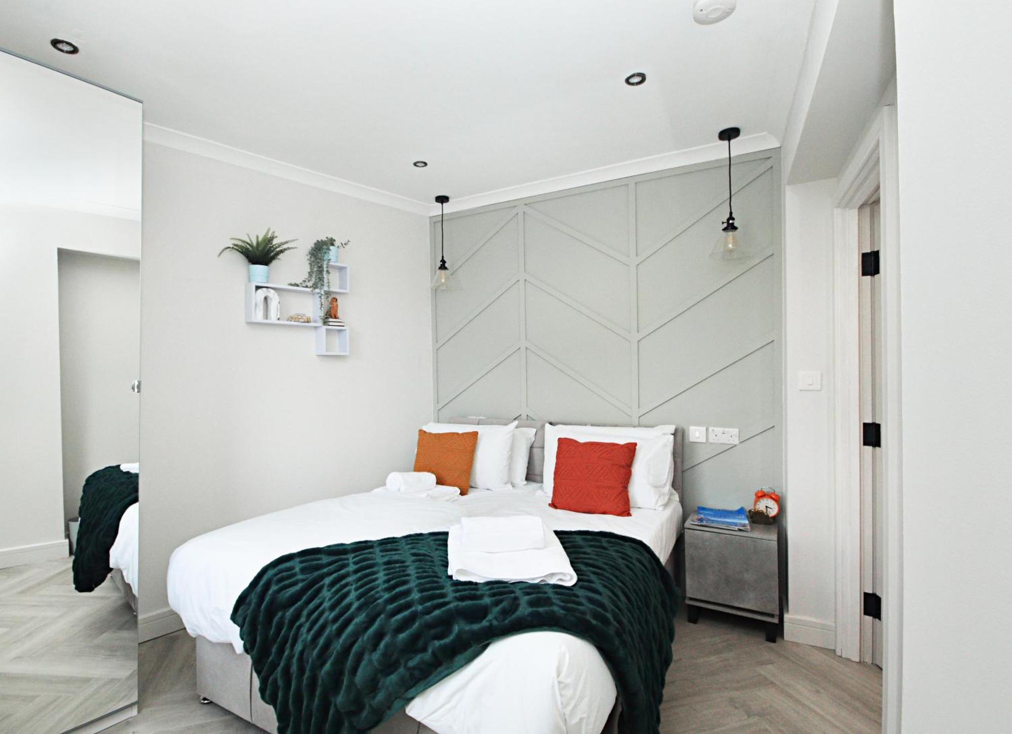 Rayan Heights Cosy 1 Bedroom Flat Sleeps 2 Perfect For Contractors Tourists Families - Free Parking