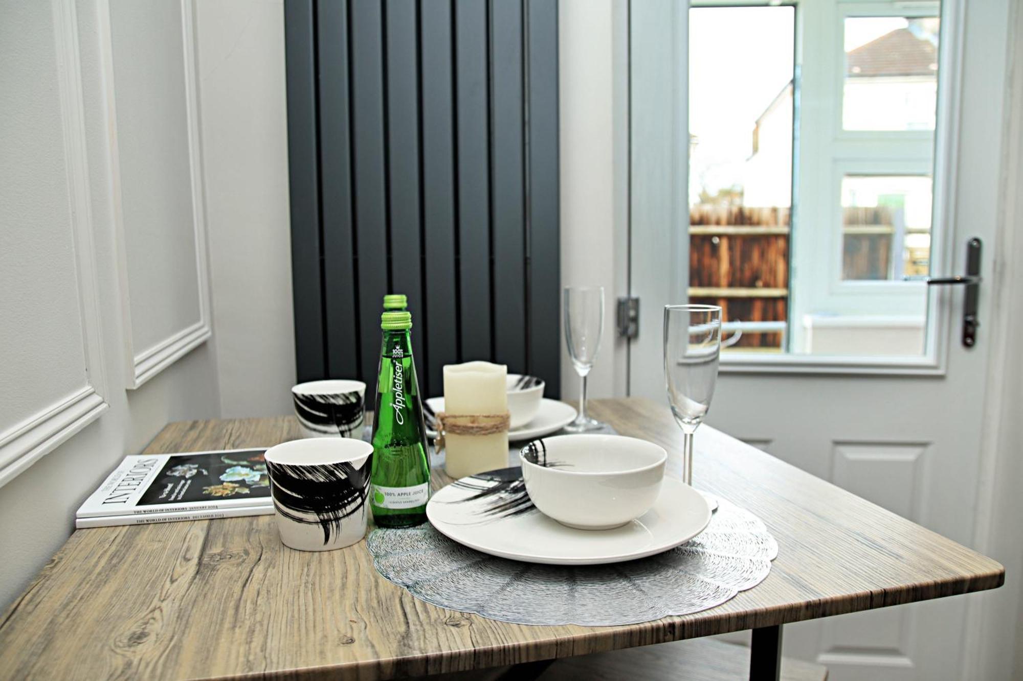Rayan Heights Cosy 1 Bedroom Flat Sleeps 2 Perfect For Contractors Tourists Families - Free Parking * Лондон