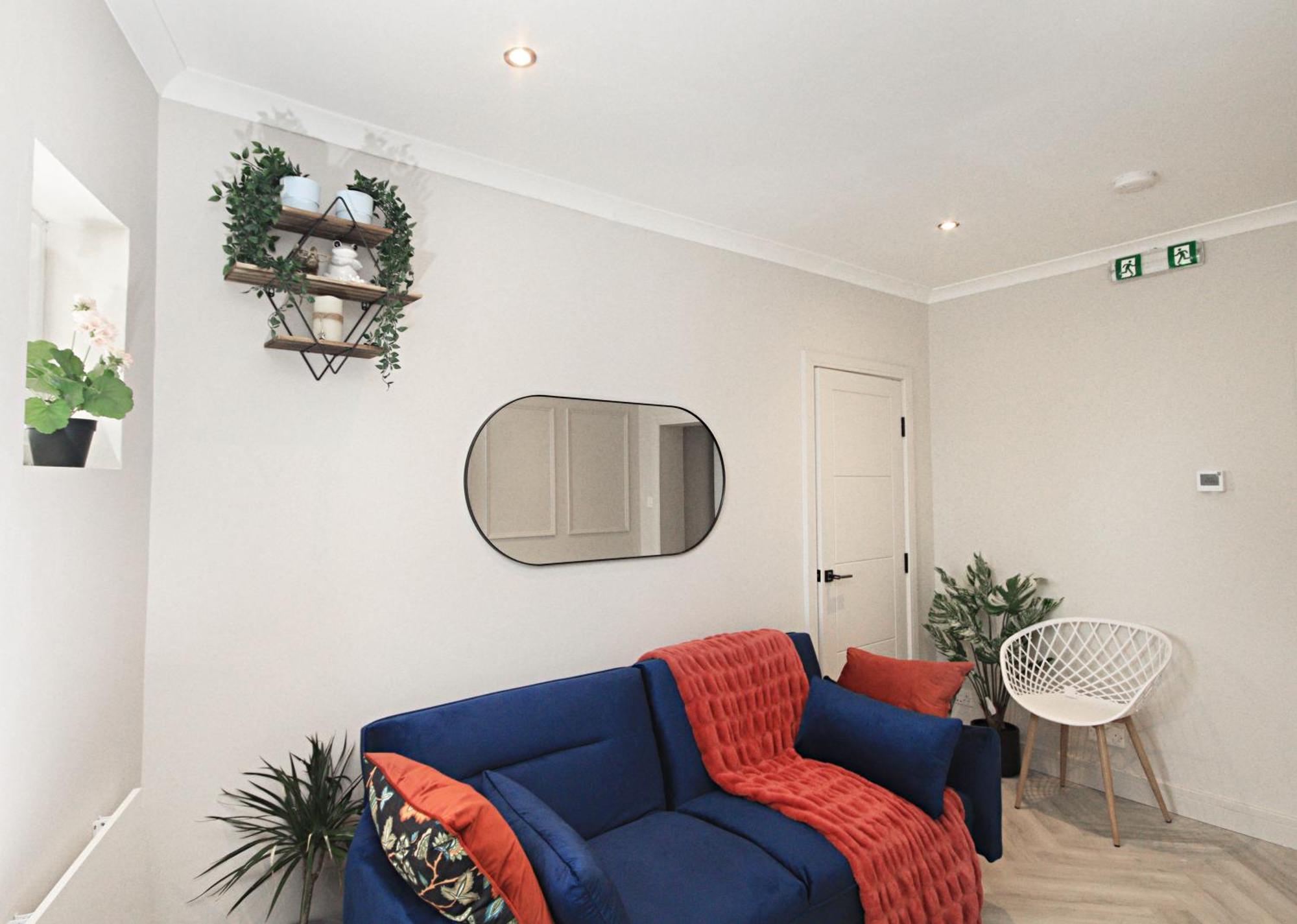 Rayan Heights Cosy 1 Bedroom Flat Sleeps 2 Perfect For Contractors Tourists Families - Free Parking *
