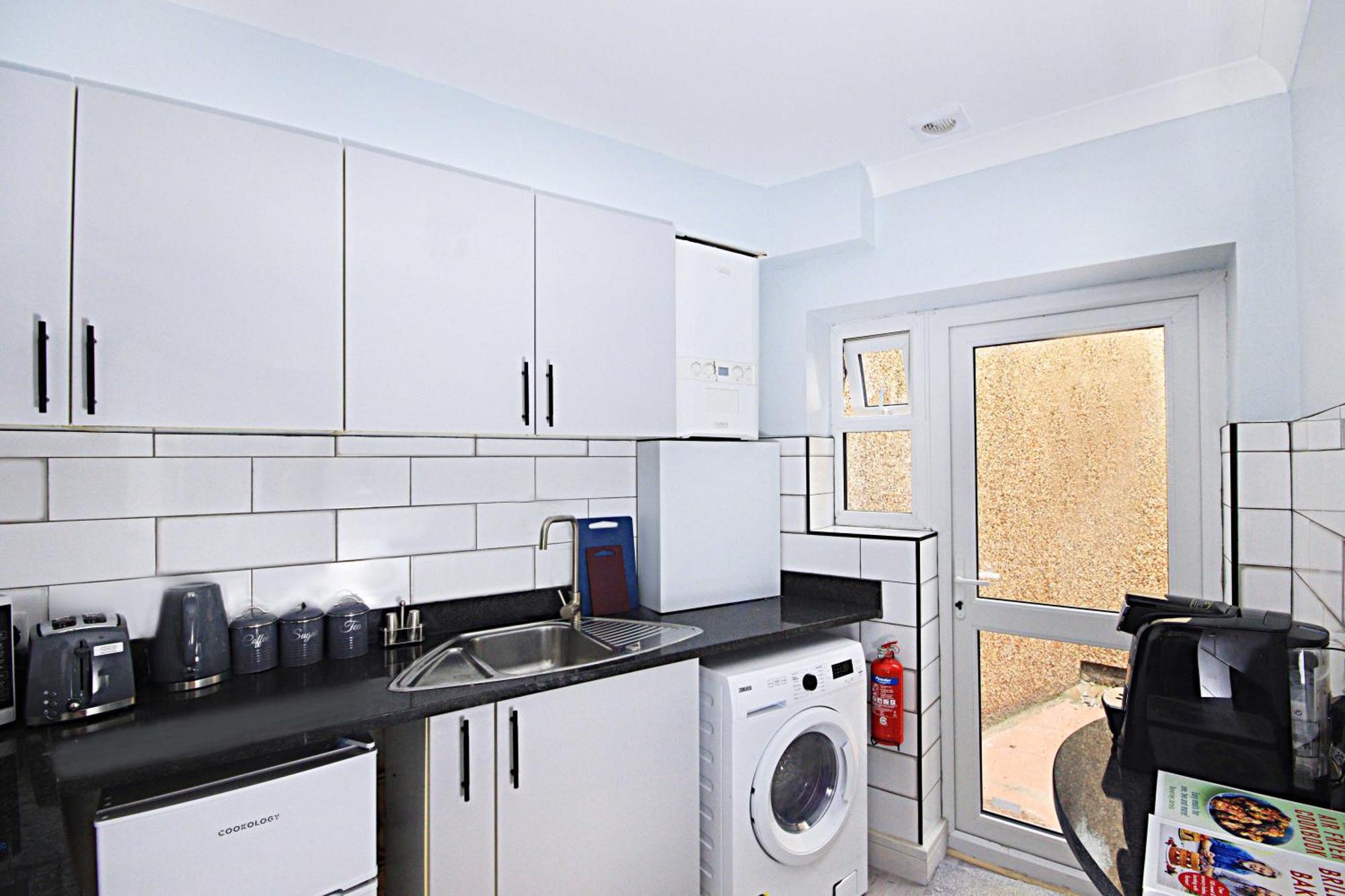 Rayan Heights Cosy 1 Bedroom Flat Sleeps 2 Perfect For Contractors Tourists Families - Free Parking Апартаменты