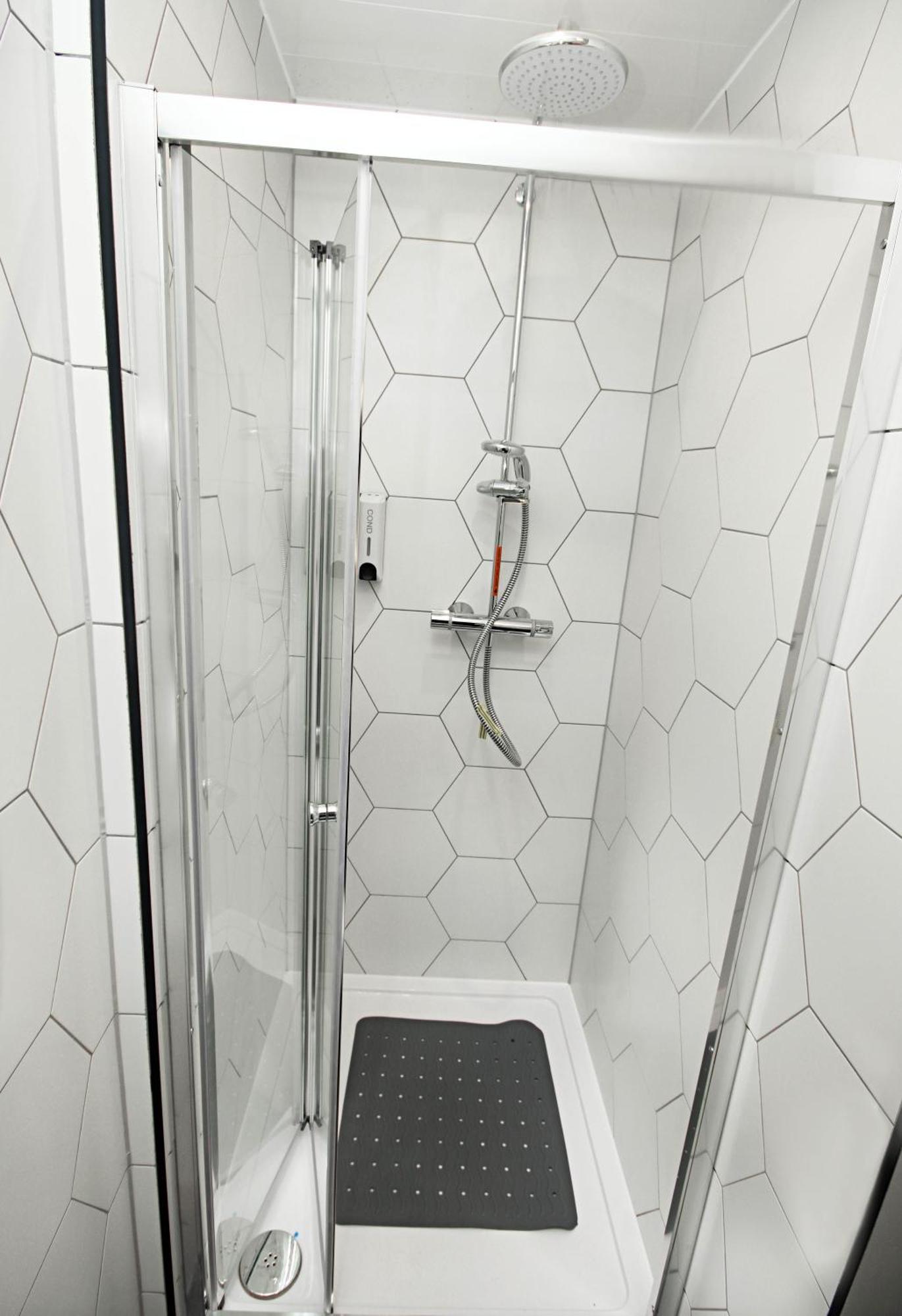 Апартаменты Rayan Heights Cosy 1 Bedroom Flat Sleeps 2 Perfect For Contractors Tourists Families - Free Parking Лондон