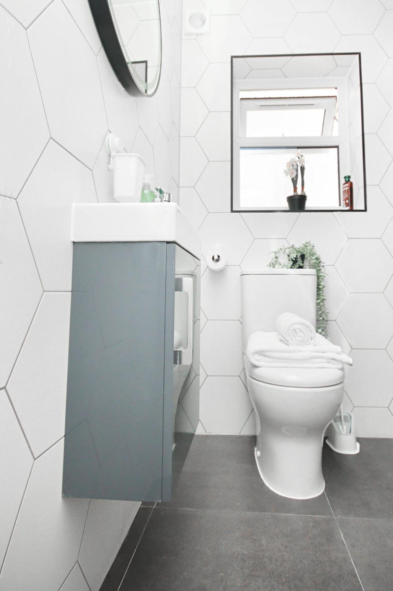 Rayan Heights Cosy 1 Bedroom Flat Sleeps 2 Perfect For Contractors Tourists Families - Free Parking Апартаменты